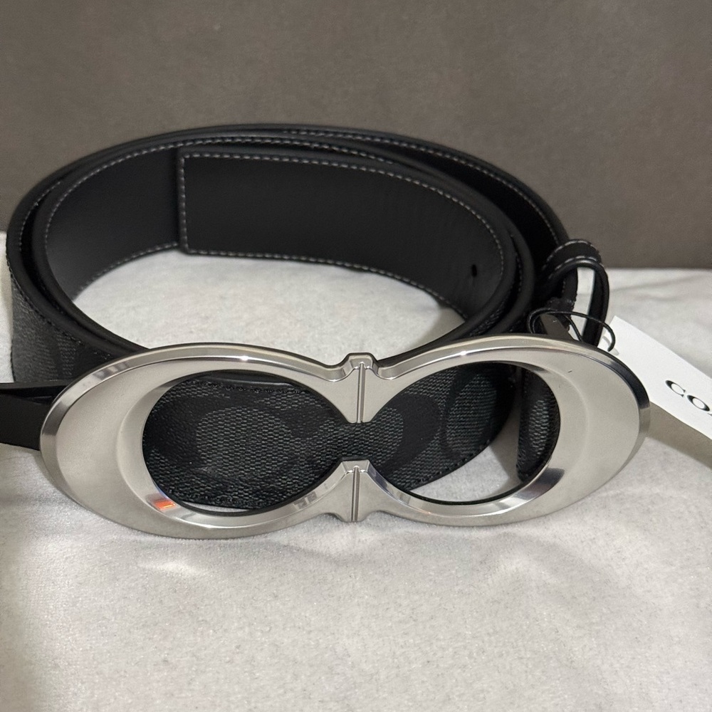 Coach Black Leather Belt with Silver Double-O Buckle - Picture 4 of 5